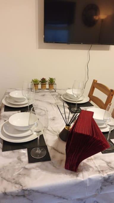 Appartamento F2 2 Bed Flat In Hammersmith Opposite Olympia - Sleeps 5 People Londra