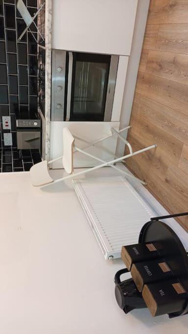 Appartamento F2 2 Bed Flat In Hammersmith Opposite Olympia - Sleeps 5 People