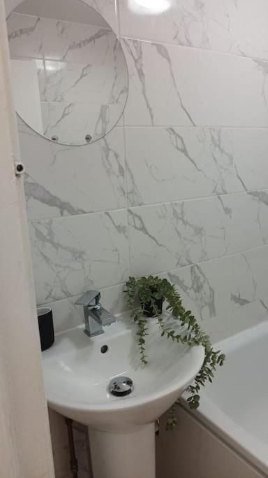 F2 2 Bed Flat In Hammersmith Opposite Olympia - Sleeps 5 People Appartamento *