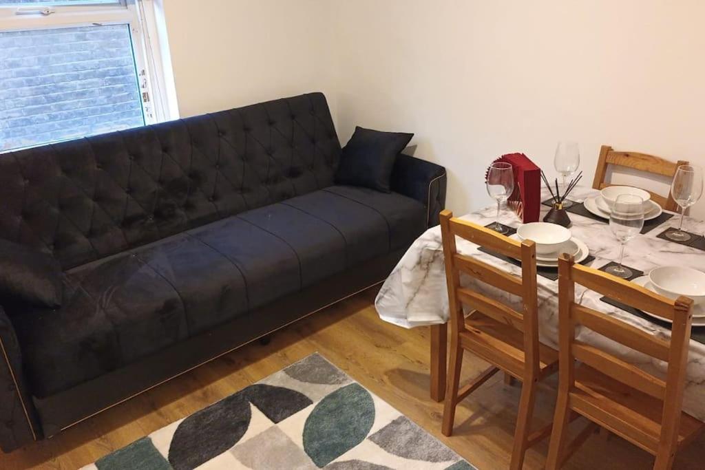 F2 2 Bed Flat In Hammersmith Opposite Olympia - Sleeps 5 People Appartamento Londra