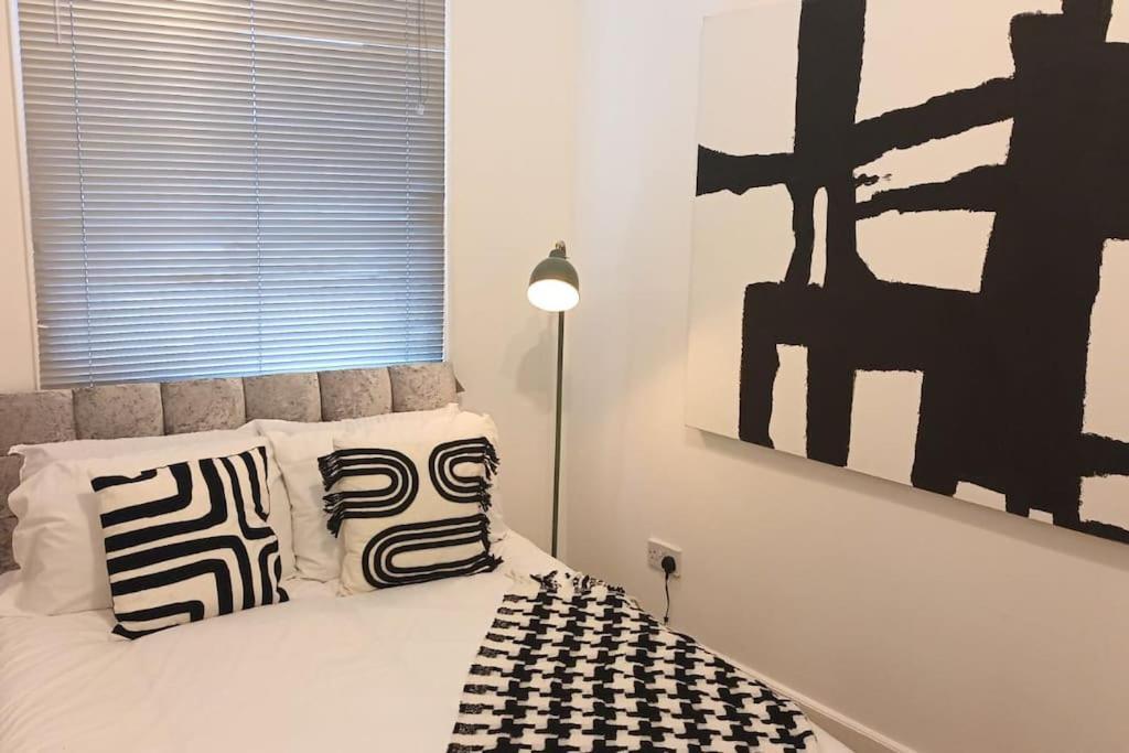 Appartamento F2 2 Bed Flat In Hammersmith Opposite Olympia - Sleeps 5 People