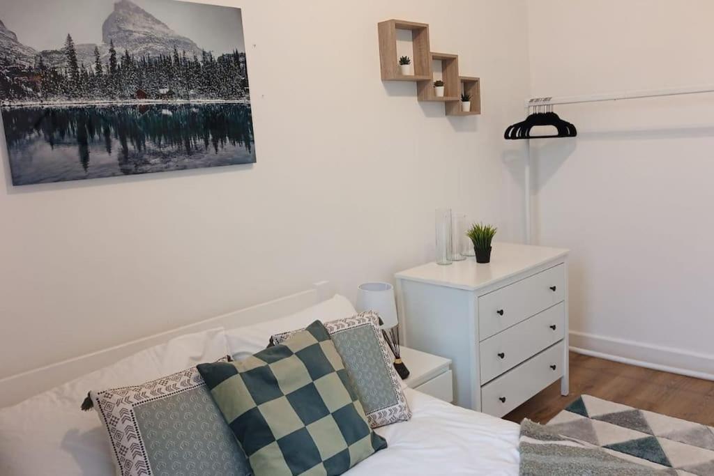 Appartamento F2 2 Bed Flat In Hammersmith Opposite Olympia - Sleeps 5 People
