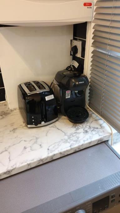 Appartamento F2 2 Bed Flat In Hammersmith Opposite Olympia - Sleeps 5 People Londra